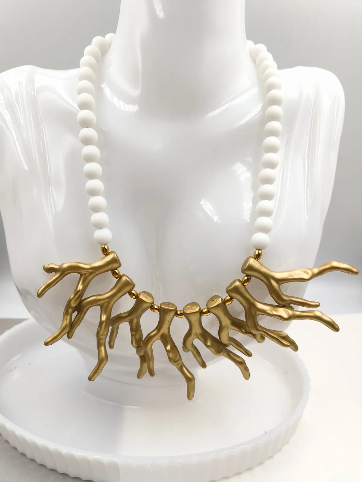 Necklace with Crystals and Coral Design by Magis Handmade Jewels