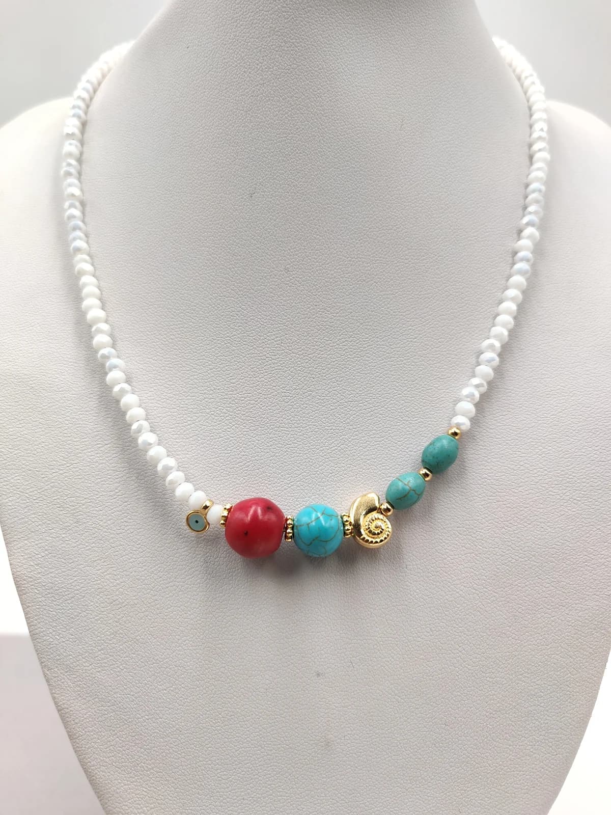 Necklace with Crystal Beads, Howlite and Gold-Plated Details by Magis Handmade Jewels