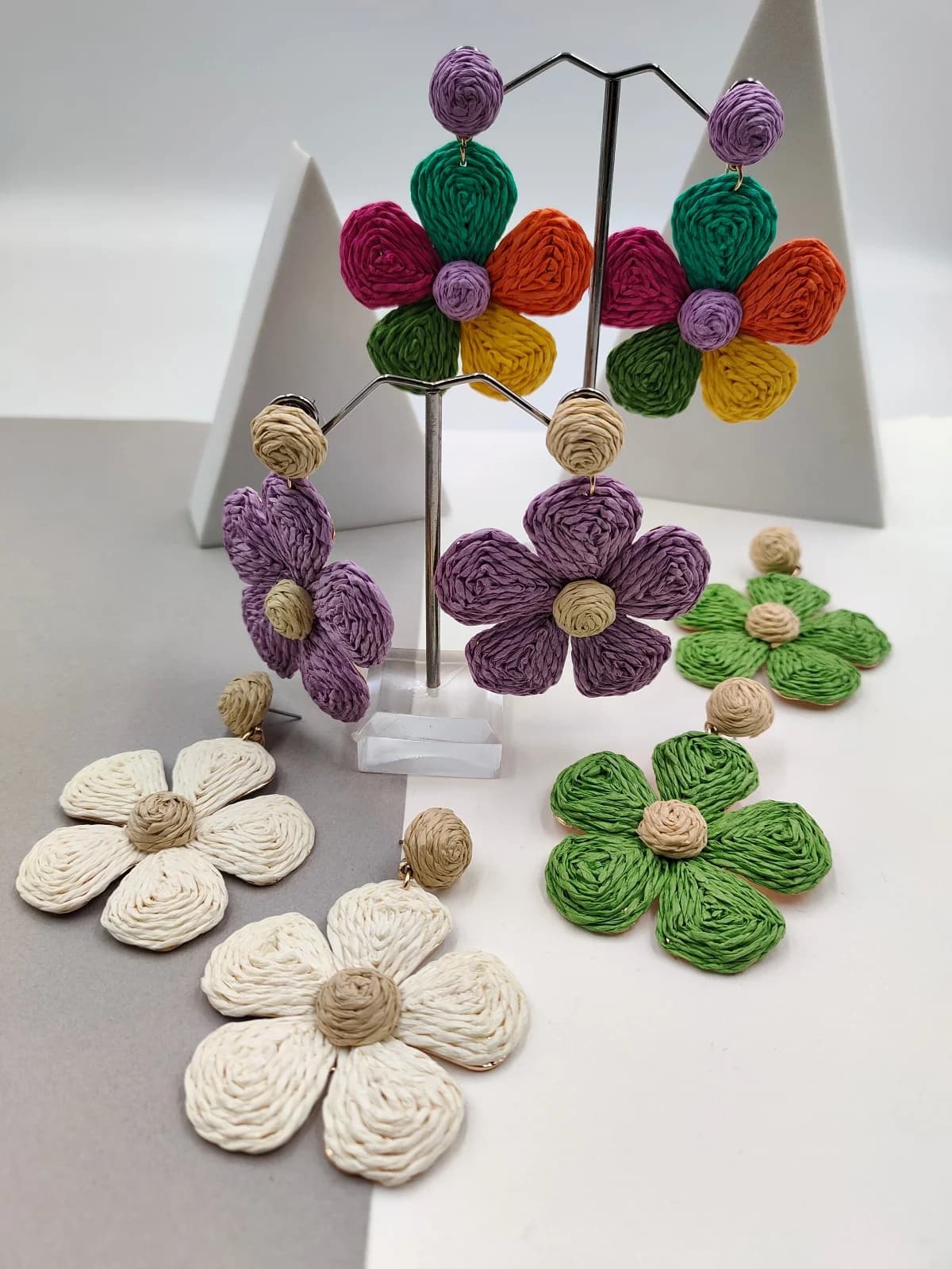Earrings with Flowers and Raffia by Magis Handmade Jewels