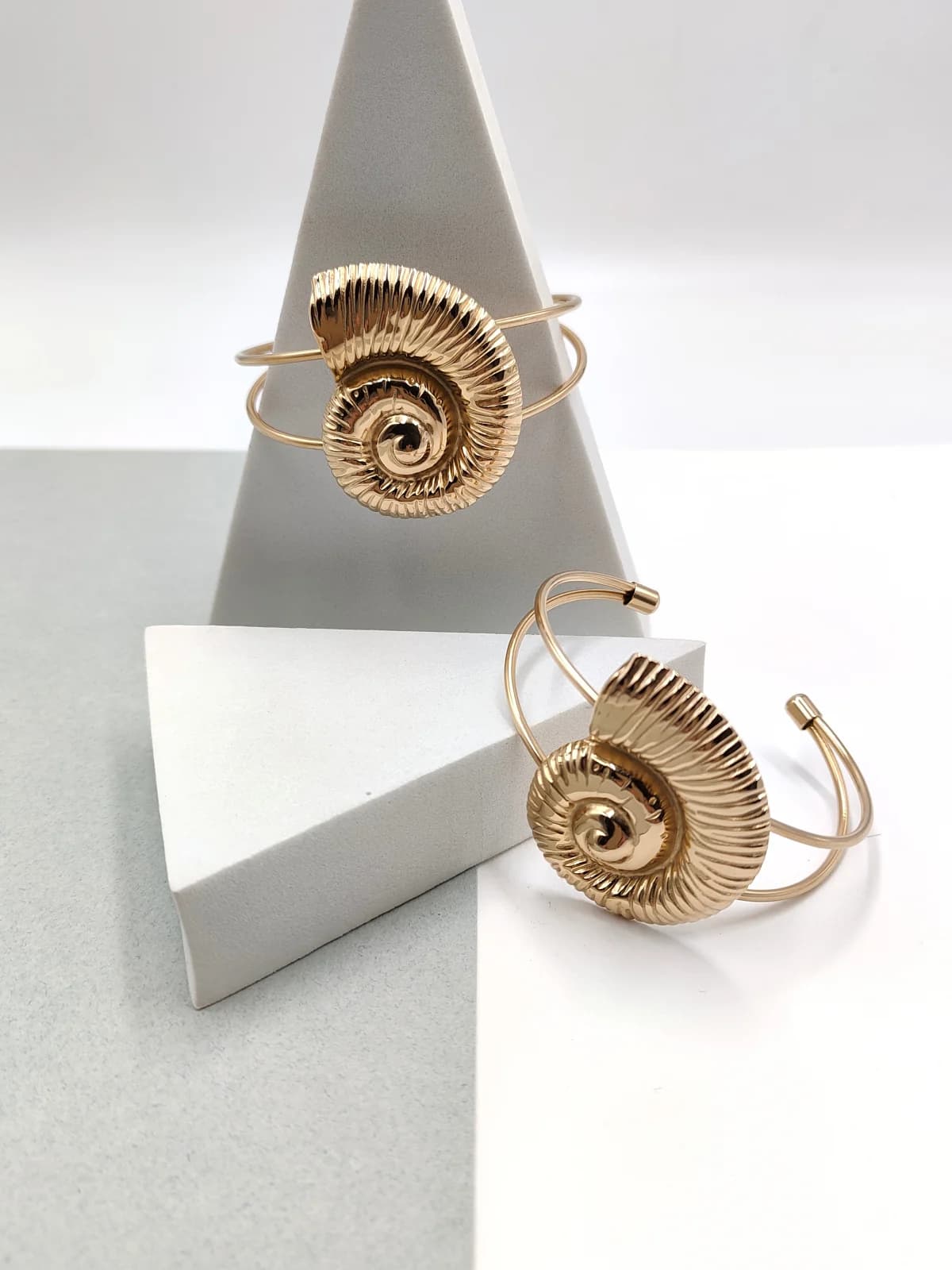 Stainless Steel Bracelet with Embossed Seashell by Magis Handmade Jewels