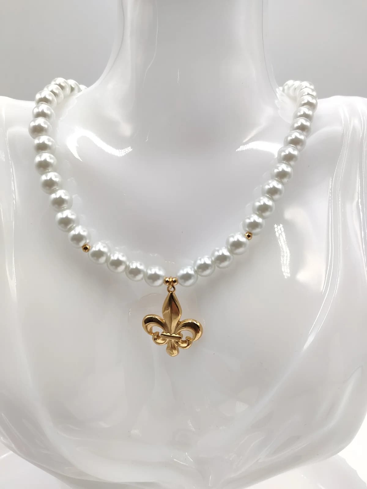 Necklace with Glass Pearls and Gold-Plated Motif by Magis Handmade Jewels