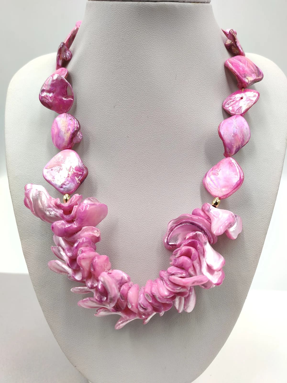 Necklace with Mother-of-Pearl Chips by Magis Handmade Jewels