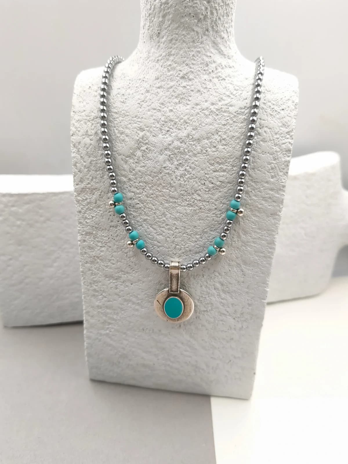 Necklace with Hematite Beads and Silver-Plated Details by Magis Handmade Jewels