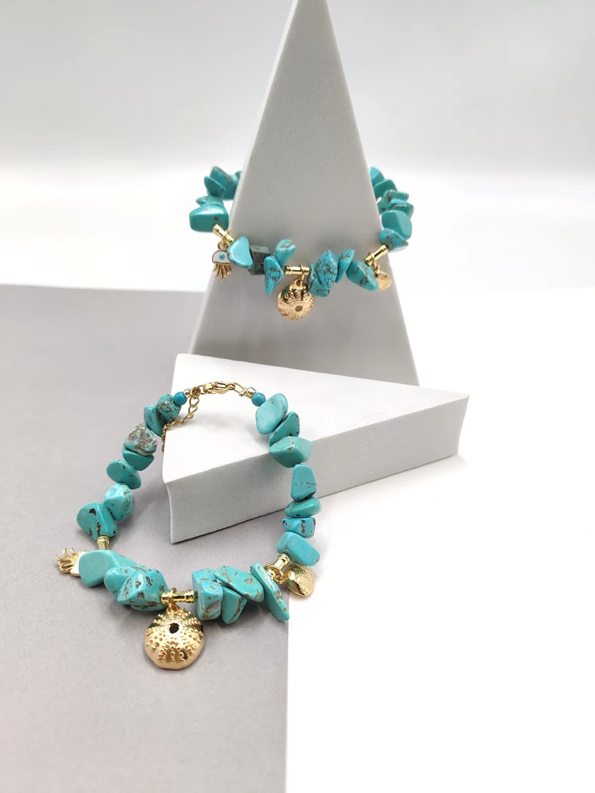 Bracelet with Howlite and Gold-Plated Details by Magis Handmade Jewels