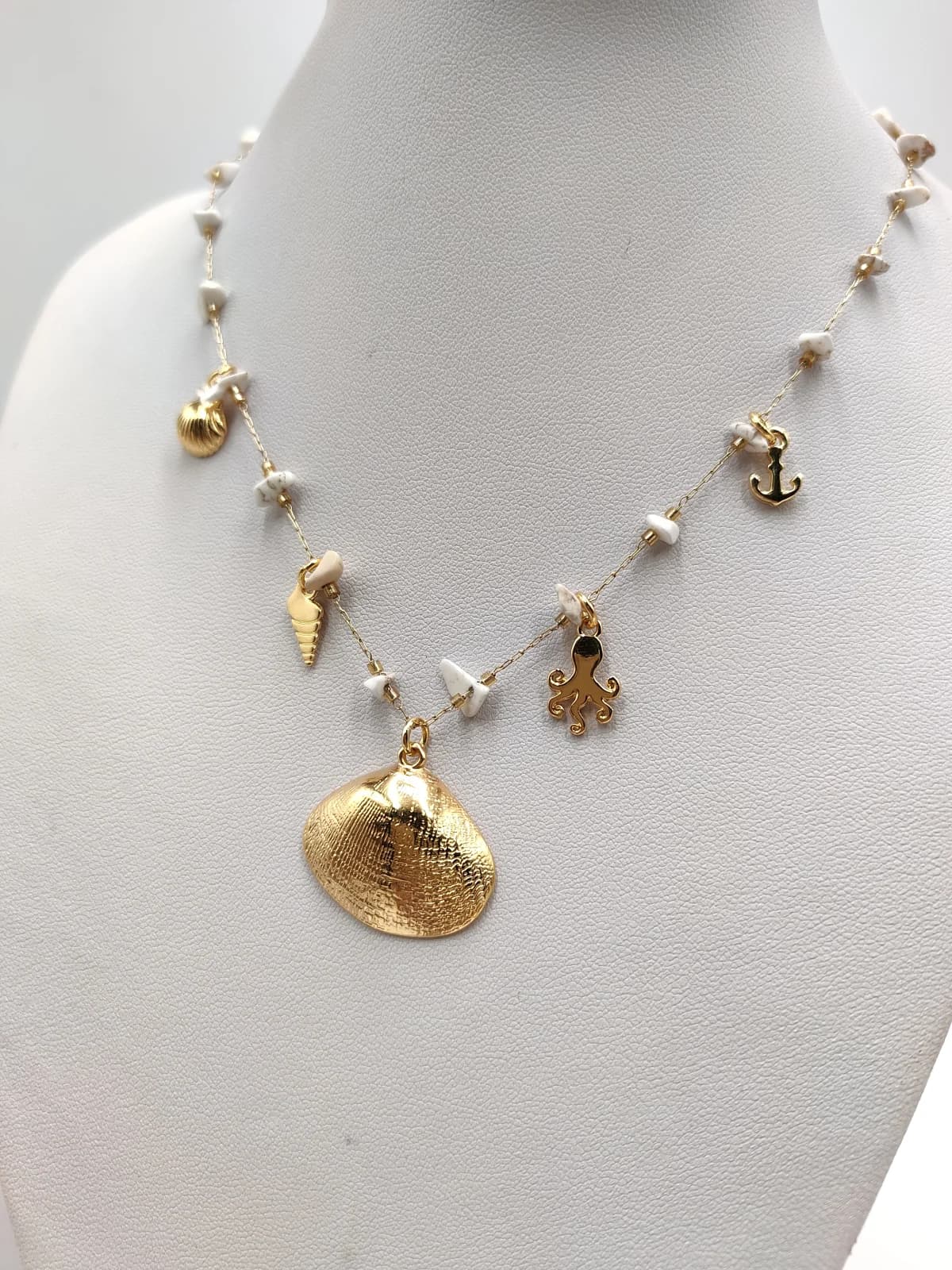 Stainless Steel Necklace with Howlite and Gold-Plated Details by Magis Handmade Jewels