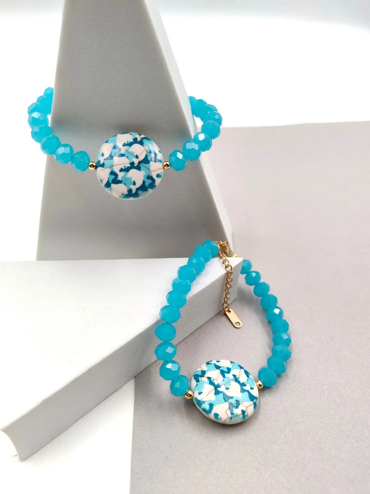 Bracelet with Crystals and Howlite Bead by Magis Handmade Jewels