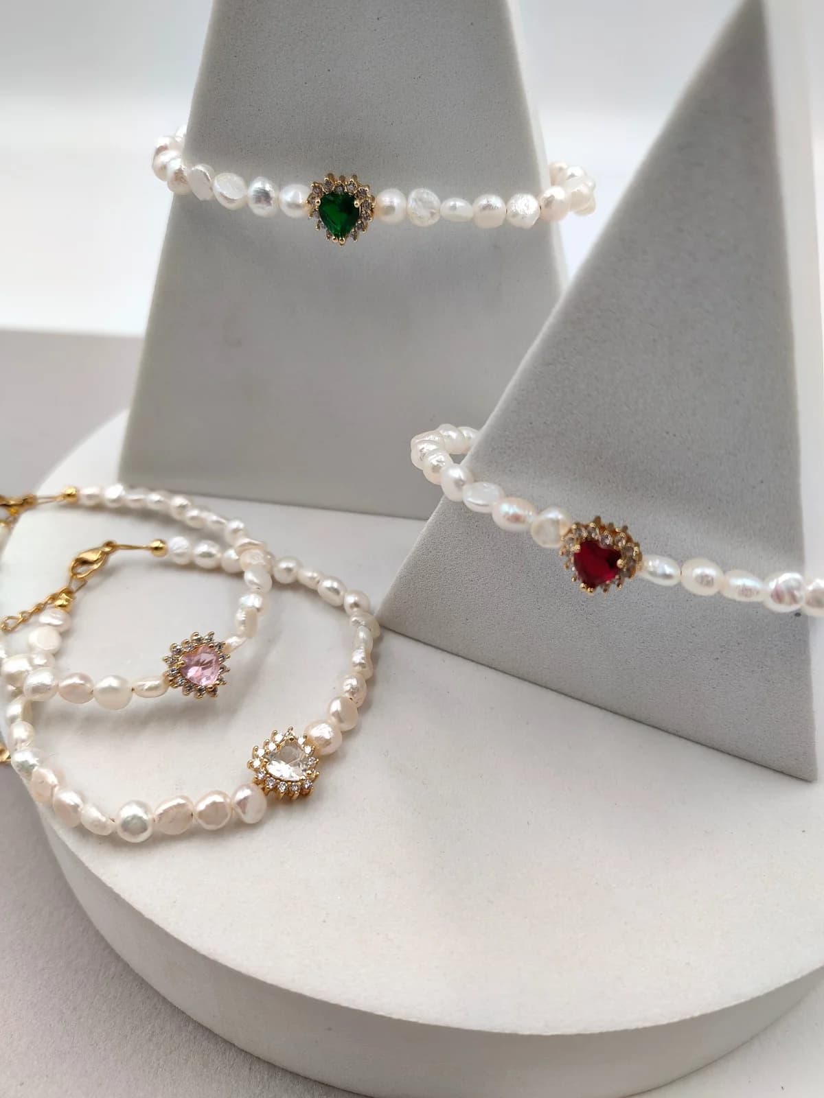 Bracelet with Cultured Pearls and Heart with Zircon by Magis Handmade Jewels