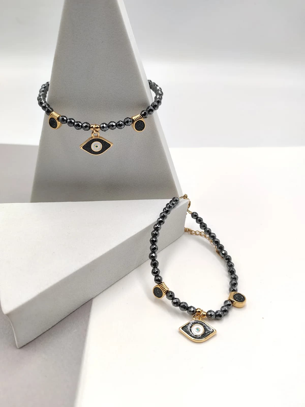 Bracelet with Hematite Beads and Gold-Plated Enamel Details by Magis Handmade Jewels