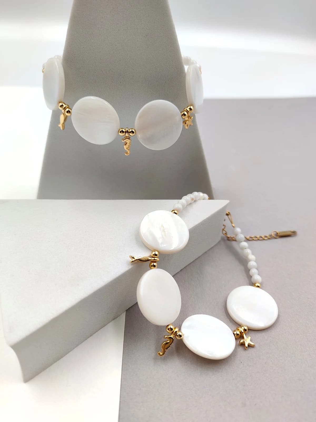 Bracelet with Mother-of-Pearl and Gold-Plated Summer Details by Magis Handmade Jewels