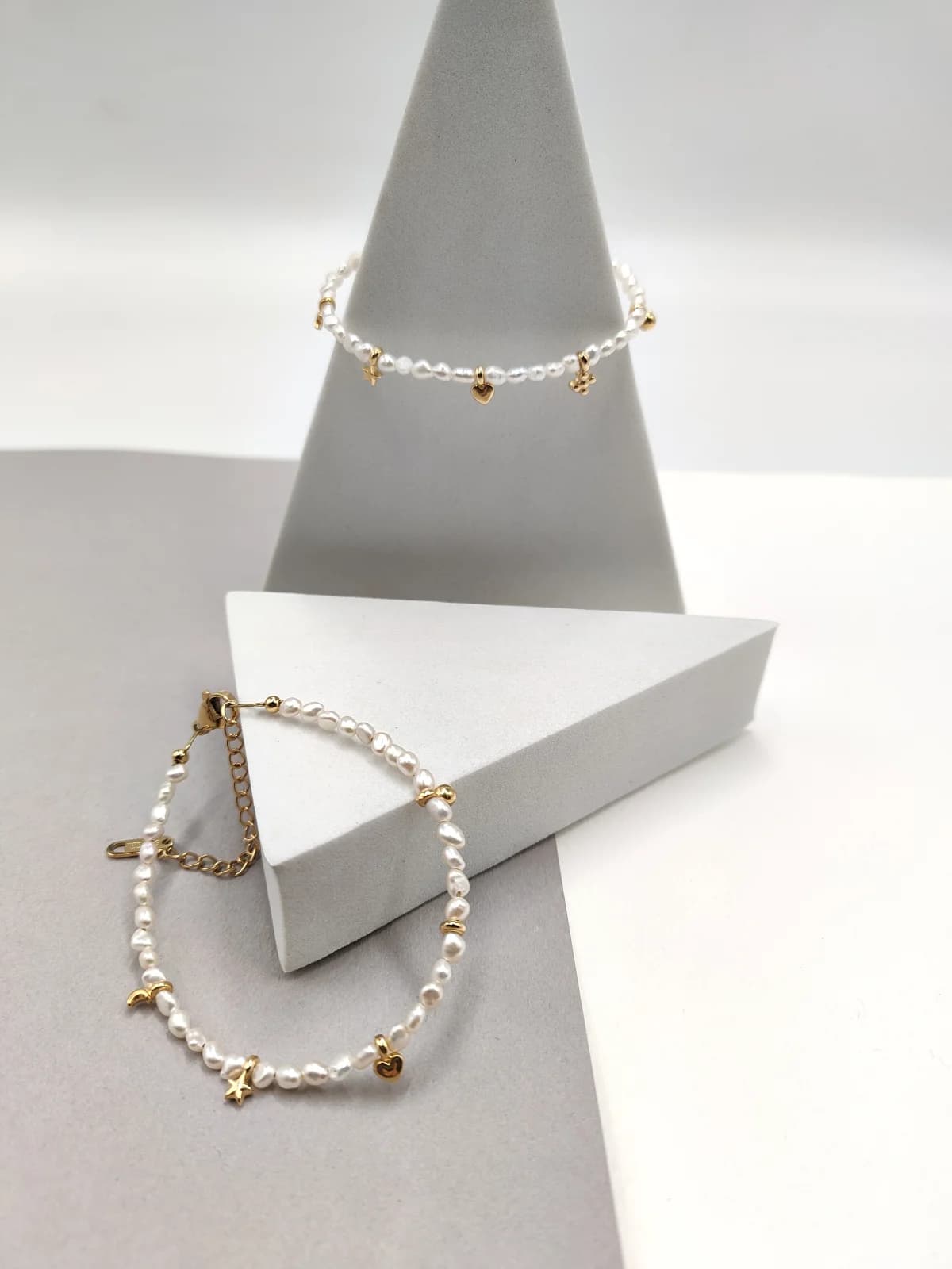 Bracelet with Cultured Pearls and Gold-Plated Details by Magis Handmade Jewels