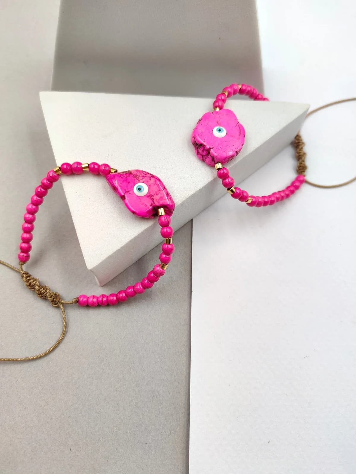 Bracelet with Beads, Howlite and Evil Eye by Magis Handmade Jewels
