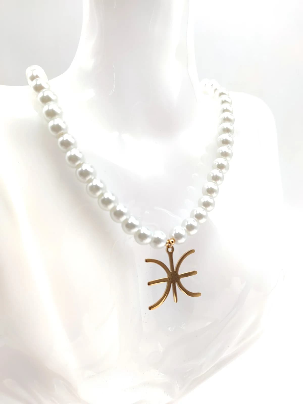 Necklace with Pearls and Stainless Steel Motif by Magis Handmade Jewels