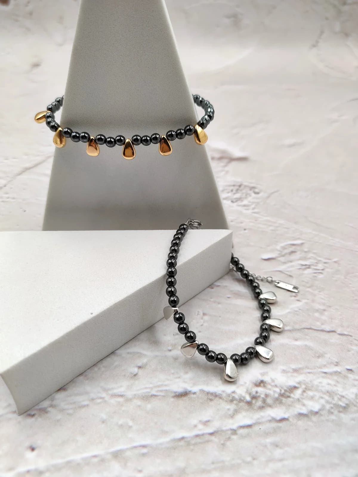 Bracelet with Hematite and Drop Motif by Magis Handmade Jewels