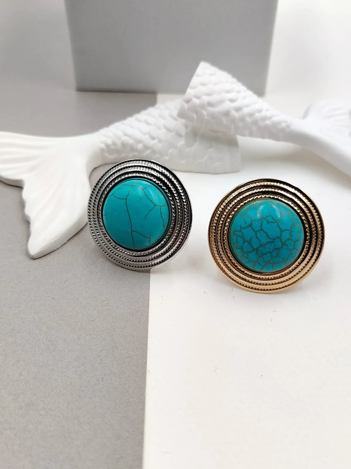Stainless Steel Round Ring with Howlite by Magis Handmade Jewels