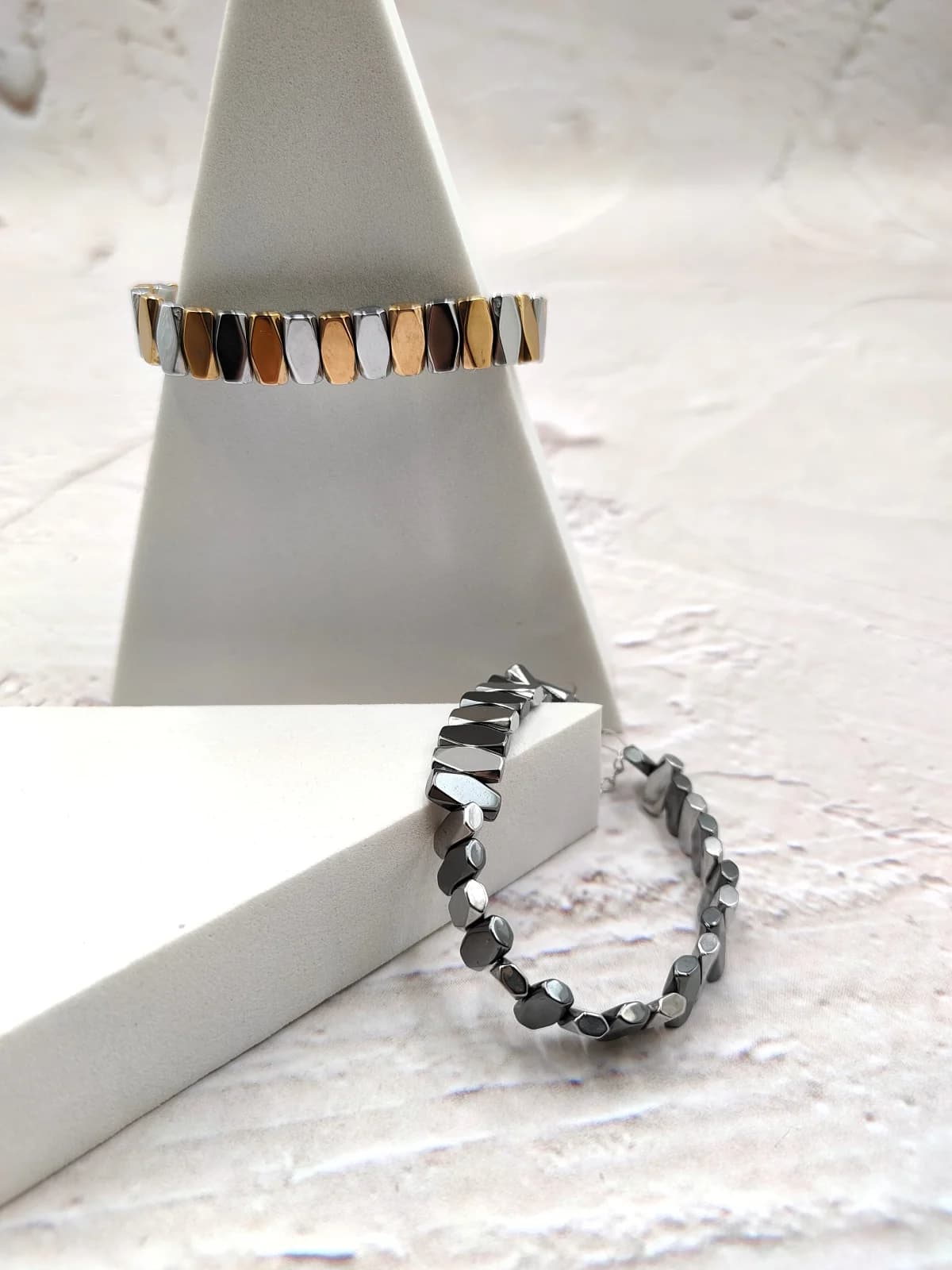 Two-Tone Bracelet with Hematite by Magis Handmade Jewels