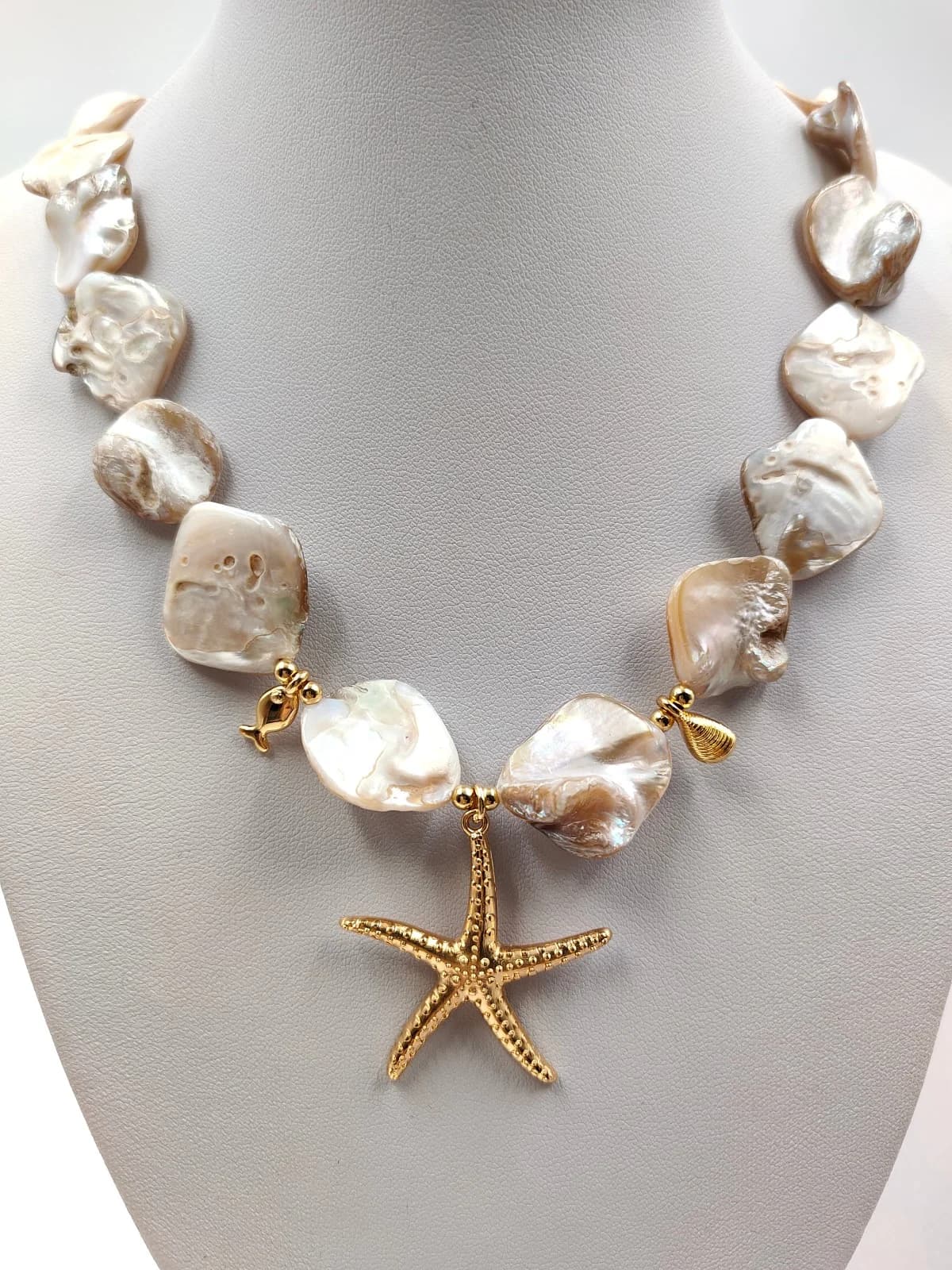 Necklace with Mother-of-Pearl Beads and Gold-Plated Details by Magis Handmade Jewels