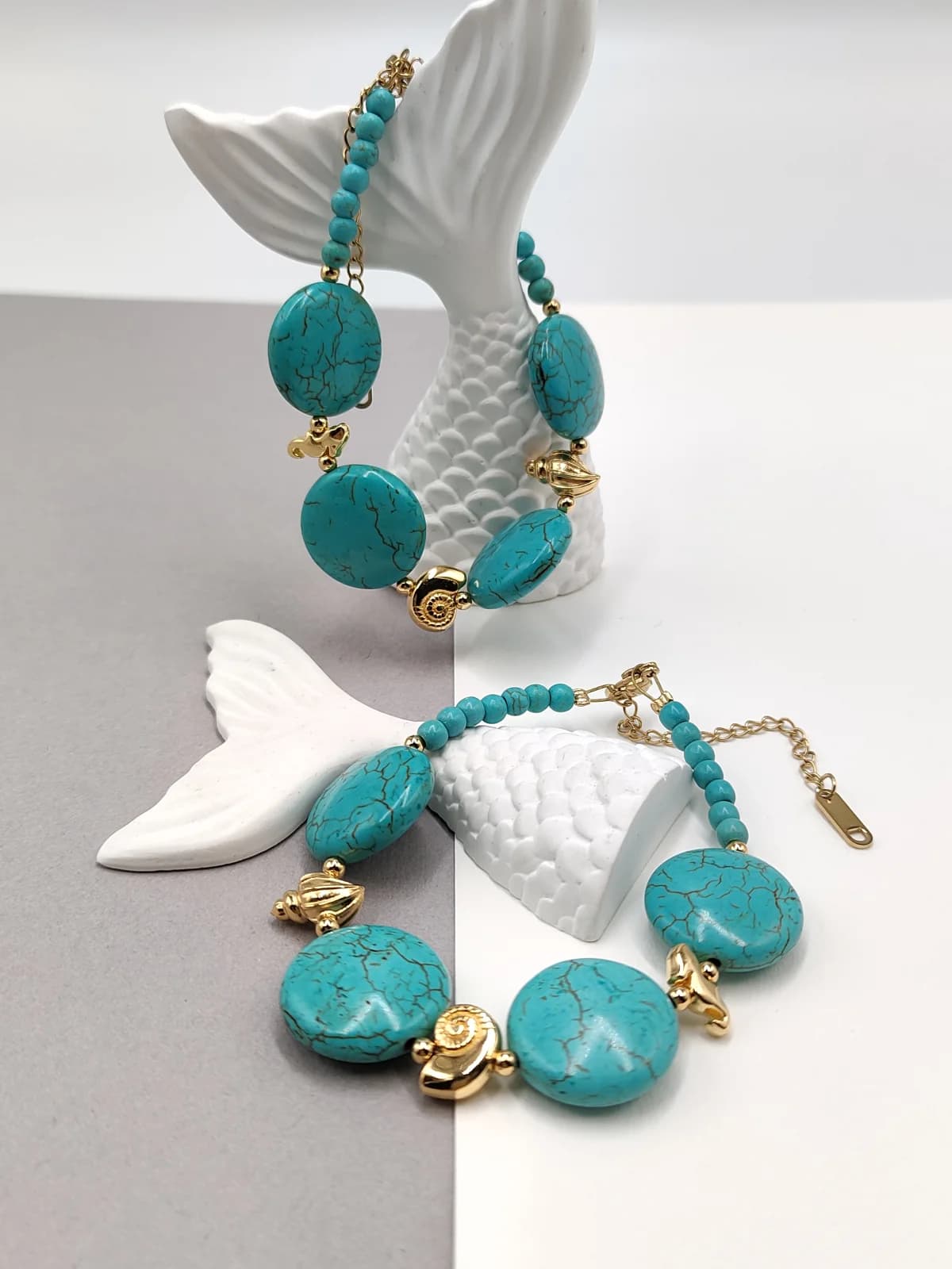 Bracelet with Howlite Beads and Gold-Plated Details by Magis Handmade Jewels