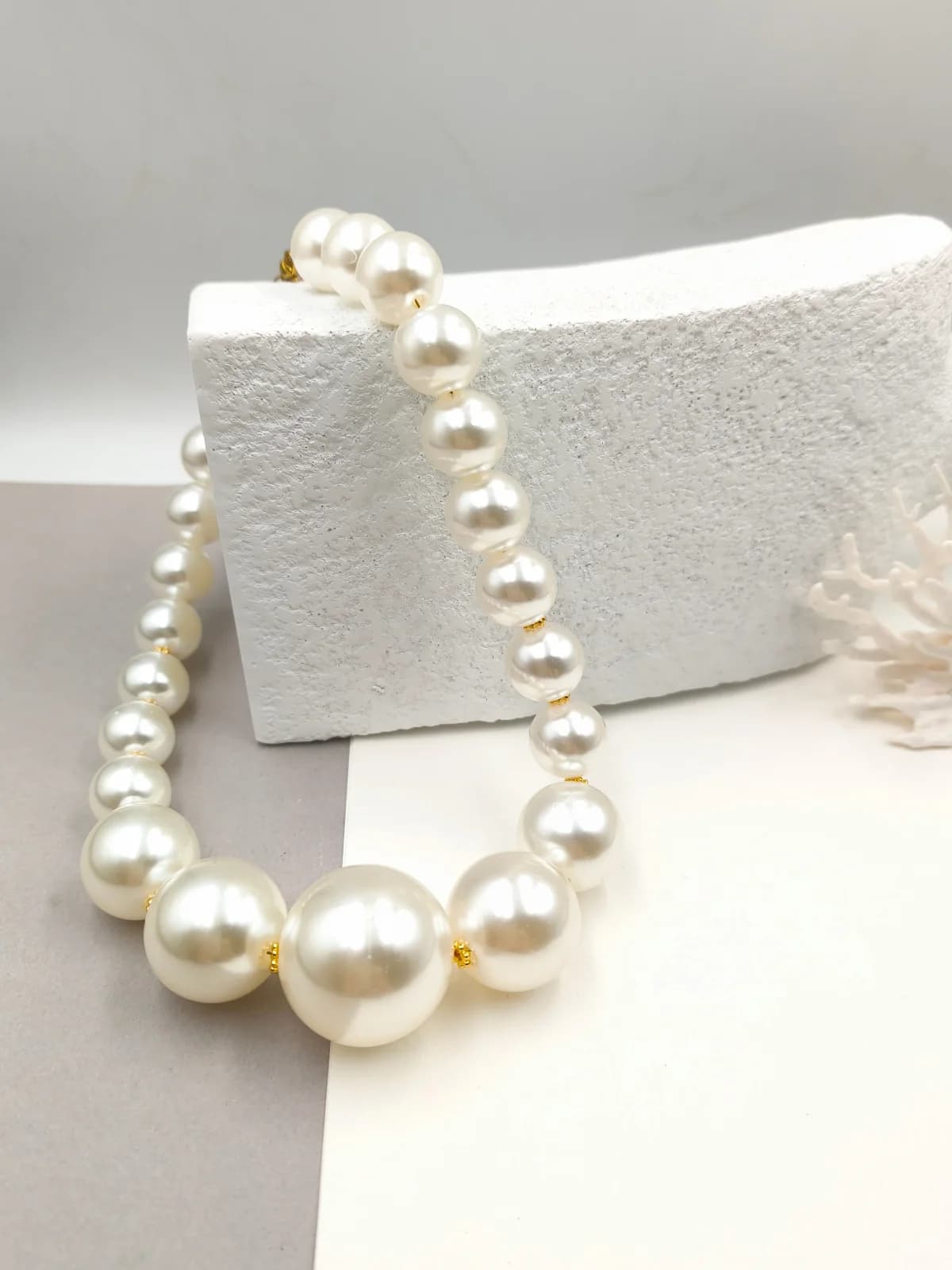 Necklace with Pearls and Gold-Plated Details by Magis Handmade Jewels