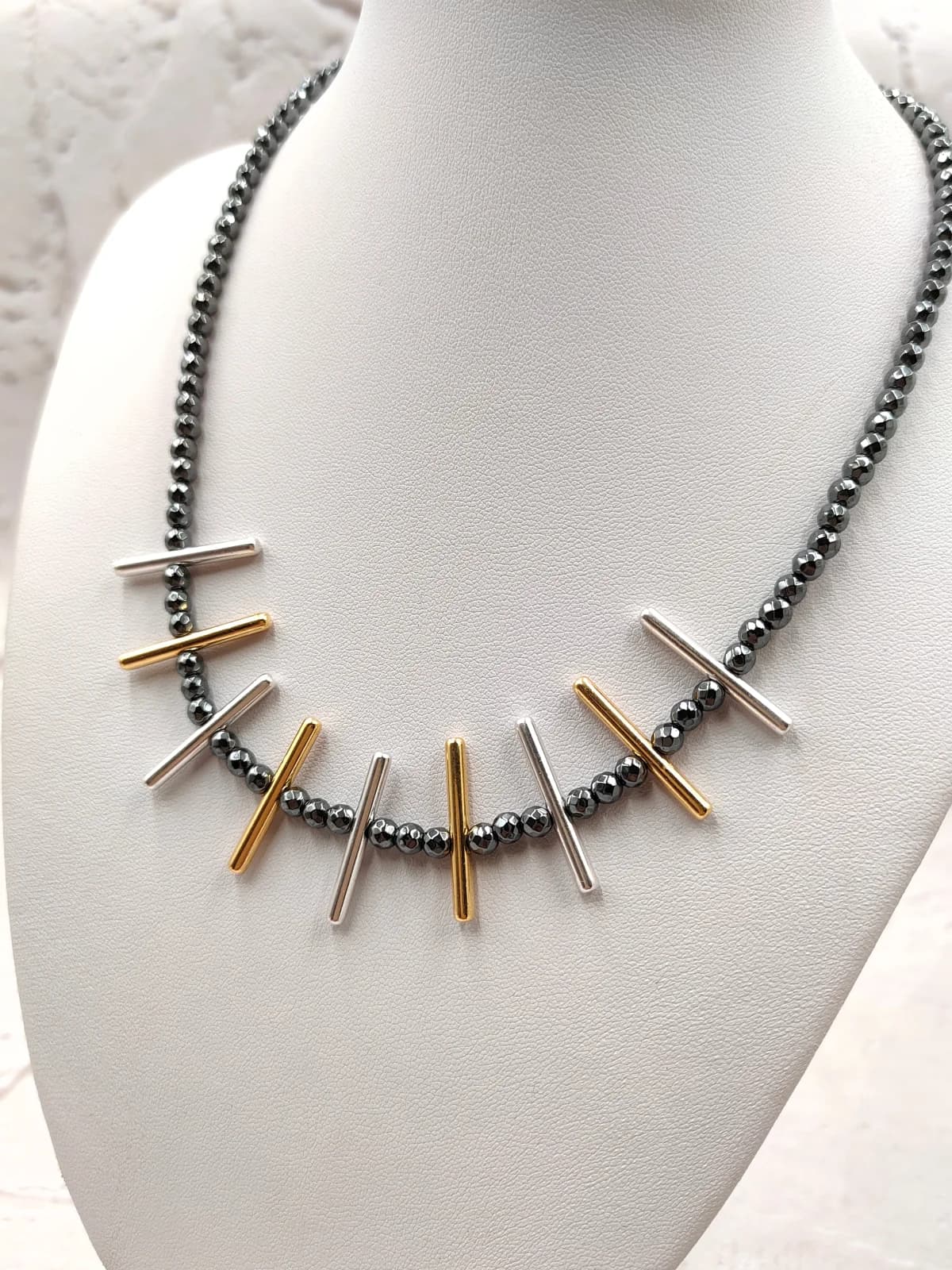 Necklace with Hematite and Rays by Magis Handmade Jewels