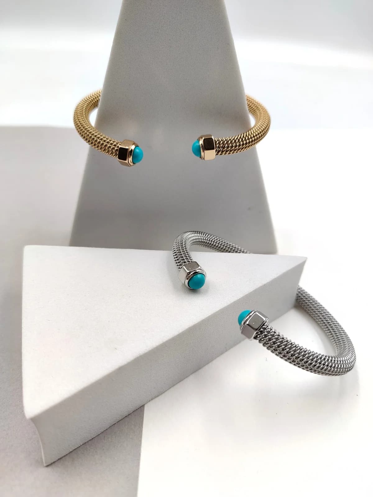 Stainless Steel Embossed Bracelet with Howlite by Magis Handmade Jewels