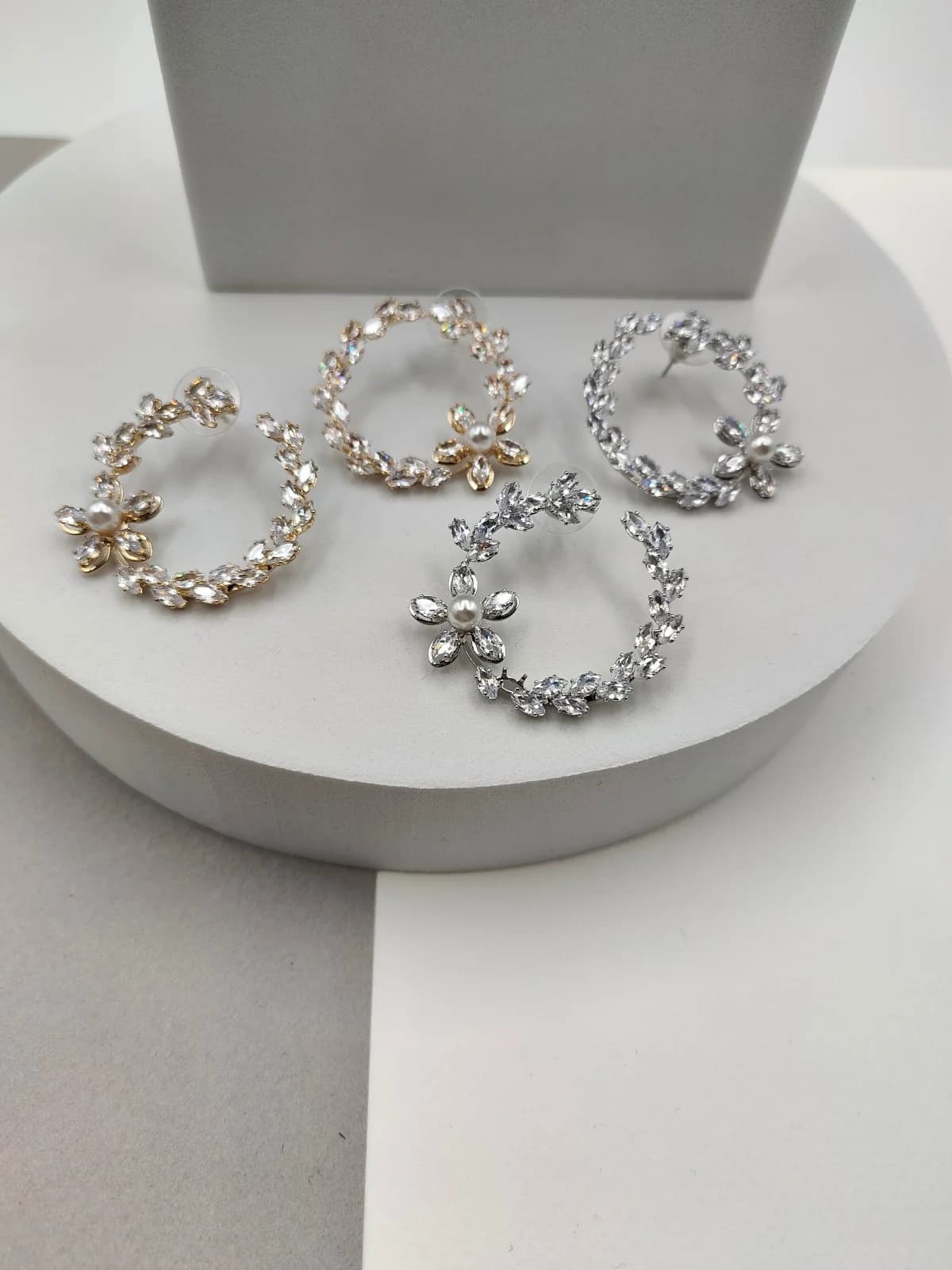 Round Earrings with Crystals and Pearl by Magis Handmade Jewels