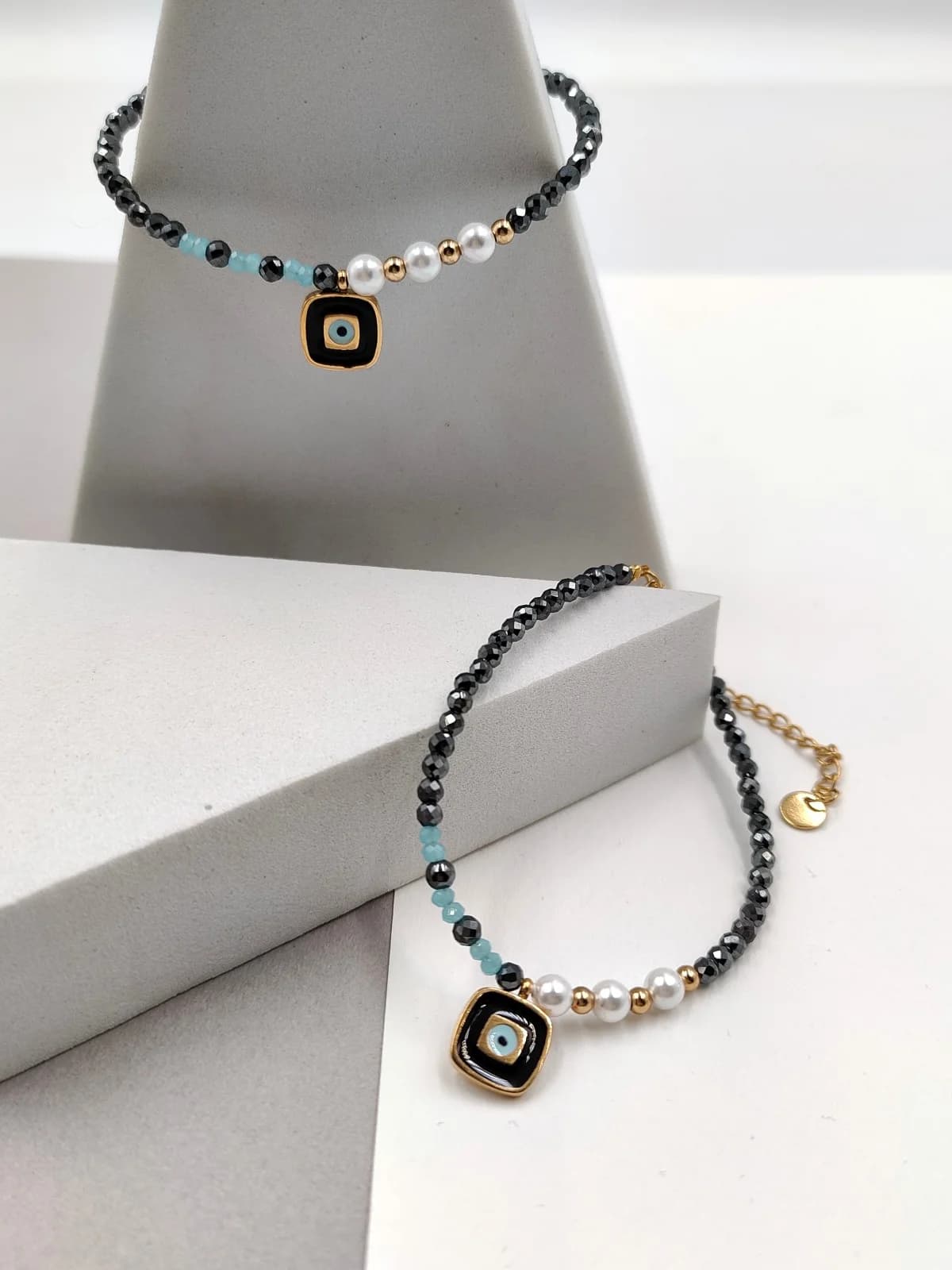 Bracelet with Hematite Beads and Pearls by Magis Handmade Jewels