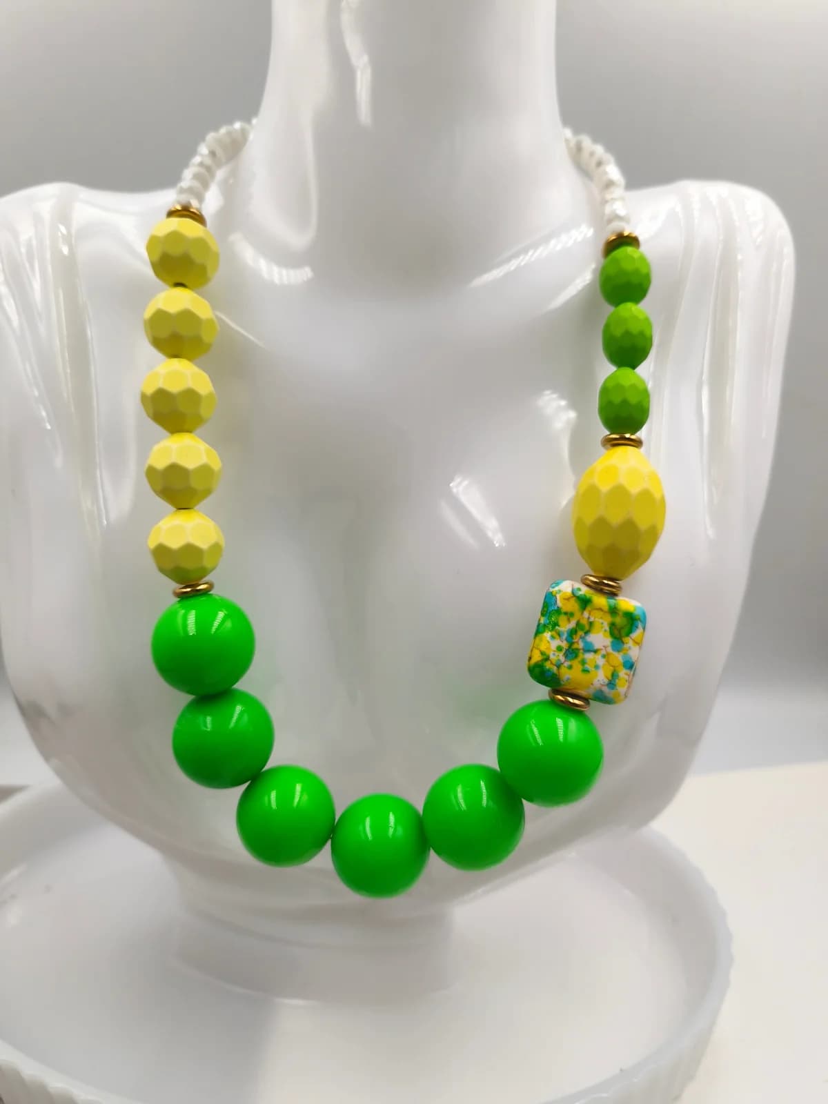 Necklace with Crystals and Acrylic Beads by Magis Handmade Jewels