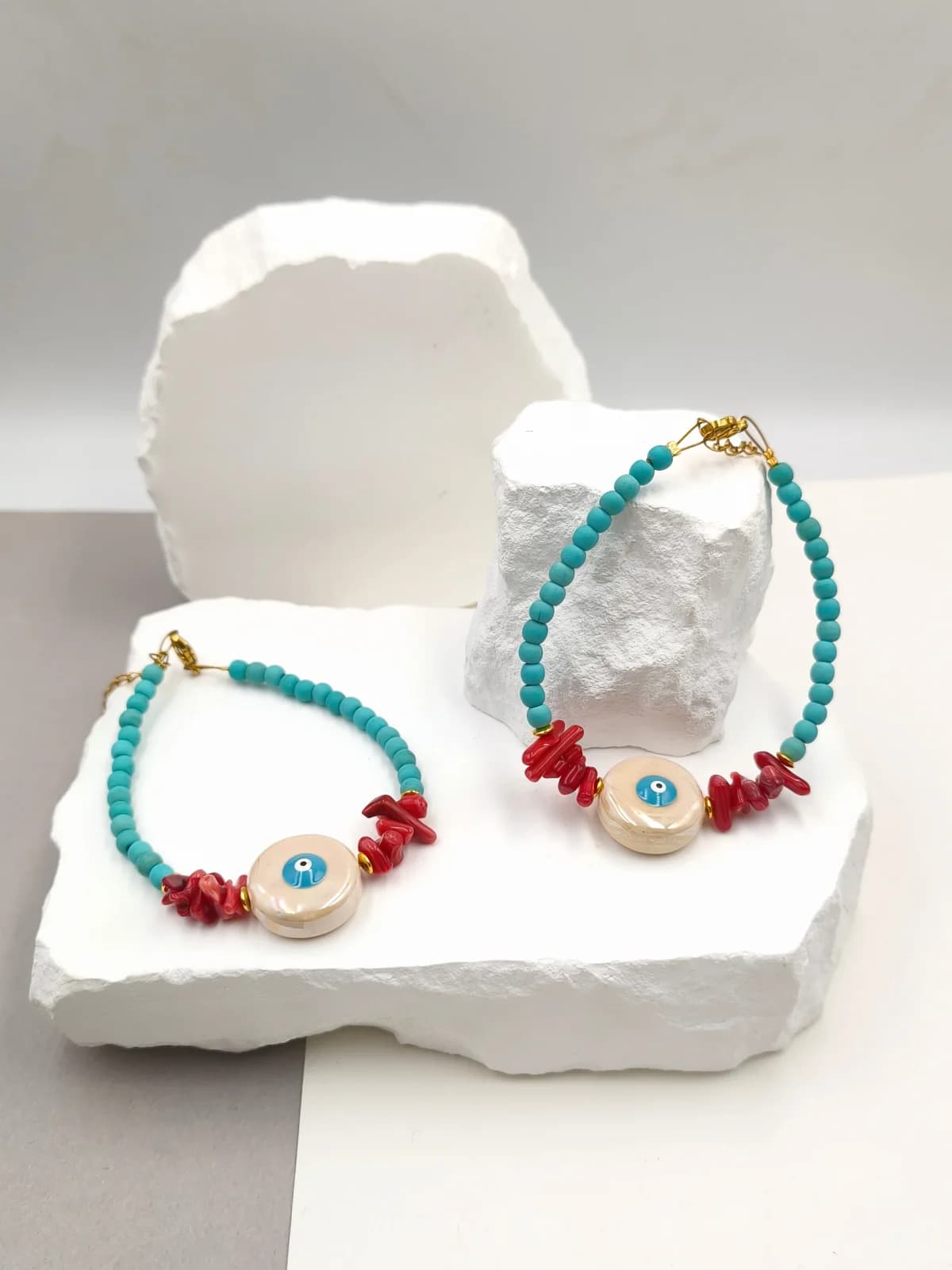 Bracelet with Howlite Beads and Ceramic Bead by Magis Handmade Jewels