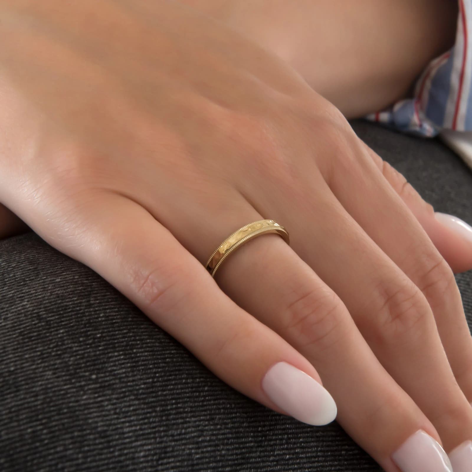 Solid Gold Hammered Band Ring with Ribbed Edges β Rings from AntEva Crafts