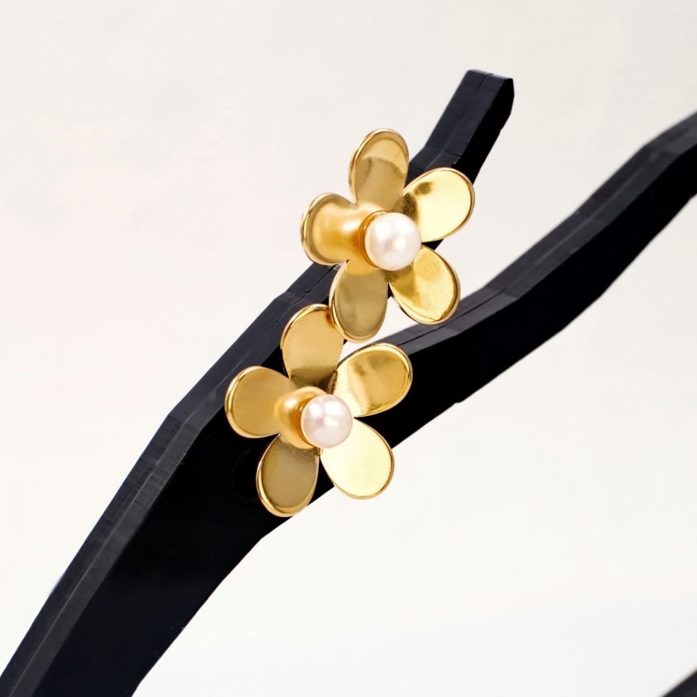 Flower Earrings with Pearl – Timeless Elegance — Earrings from Toolittle