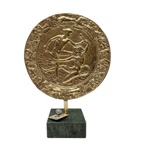 Decorative Plate with Theseus and the Minotaur – 22 cm – Gold