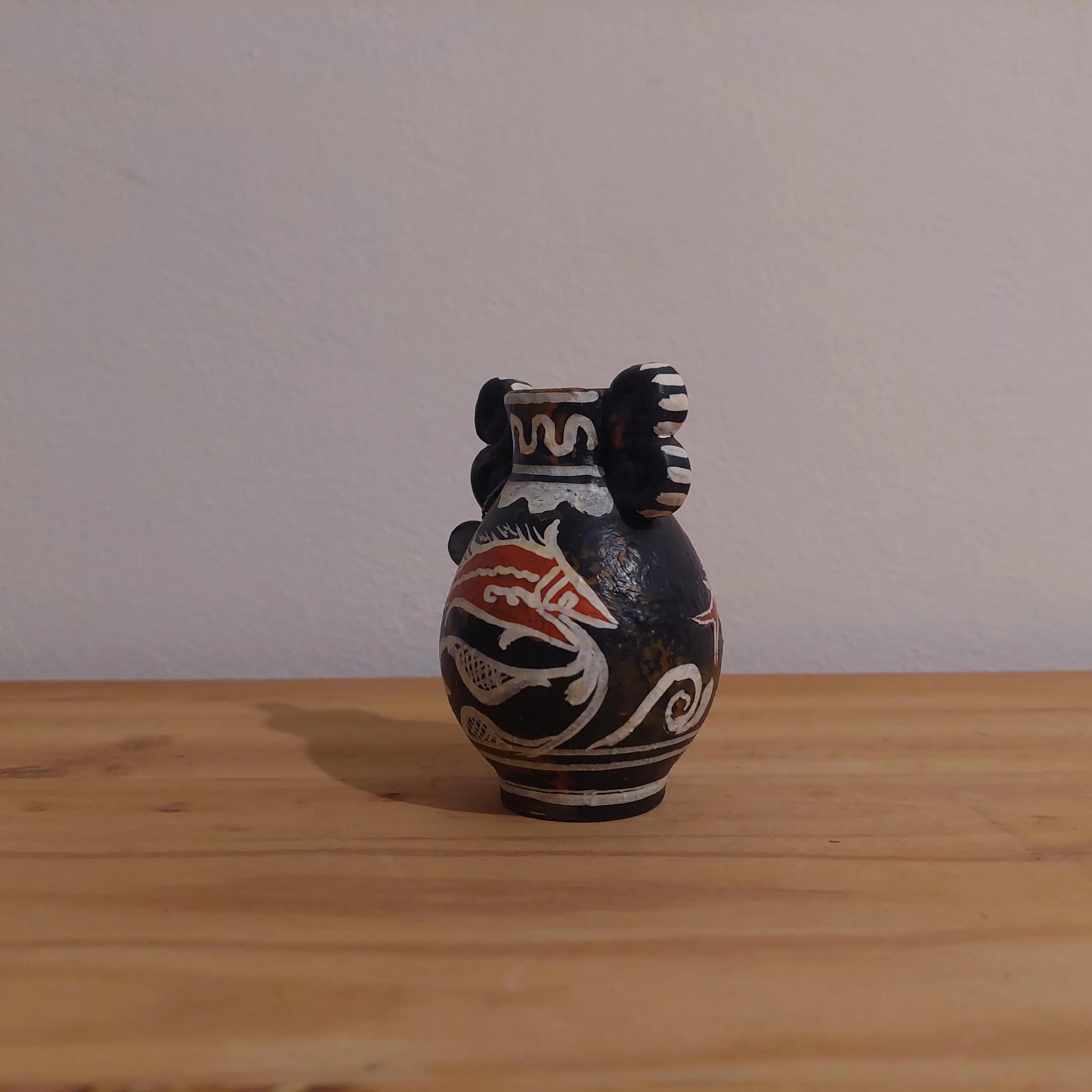 Hand-Painted Minoan Fish Vase: Aegean Ceramic Amphora — additional product image 3 from DadArt