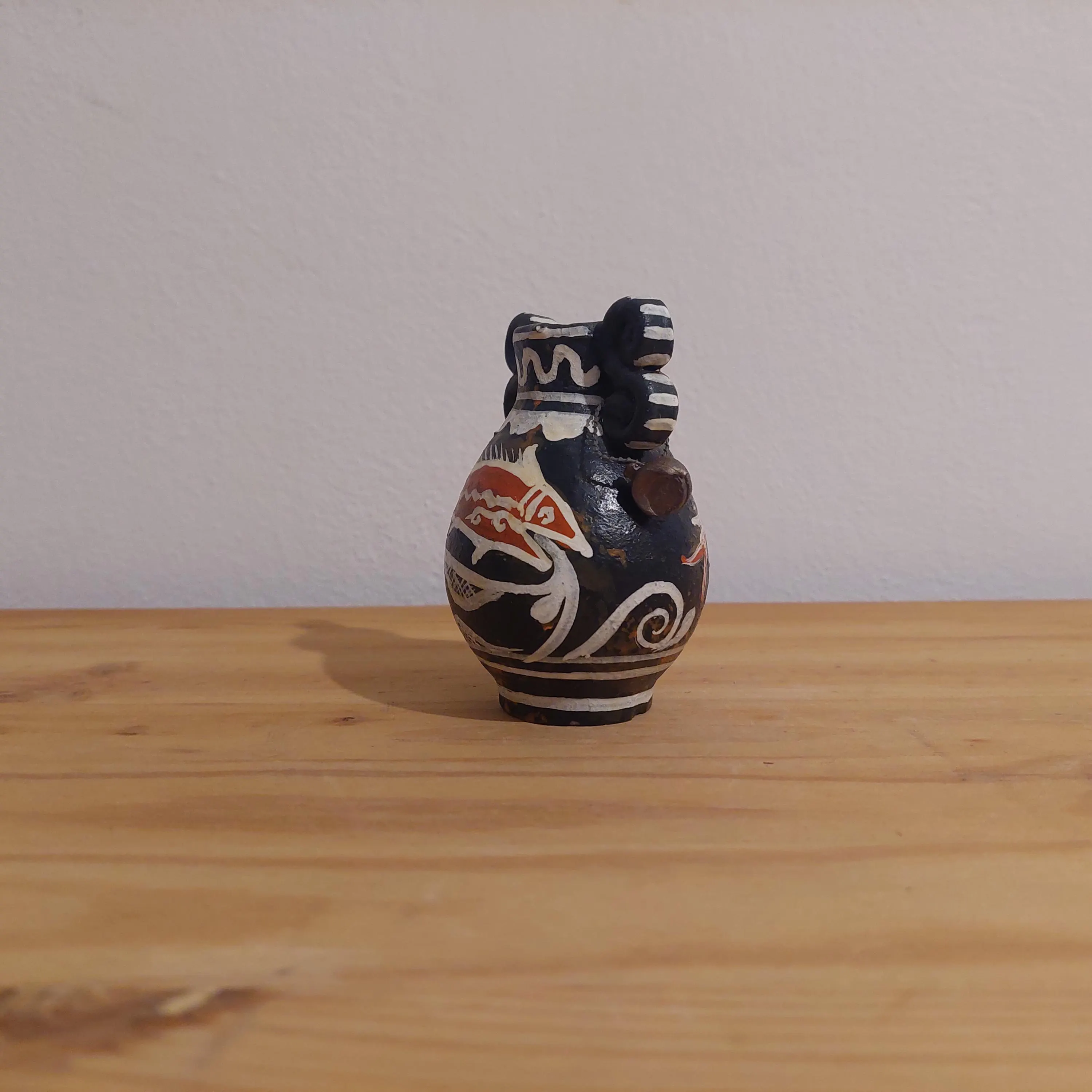 Hand-Painted Minoan Fish Vase: Aegean Ceramic Amphora — additional product image 6 from DadArt
