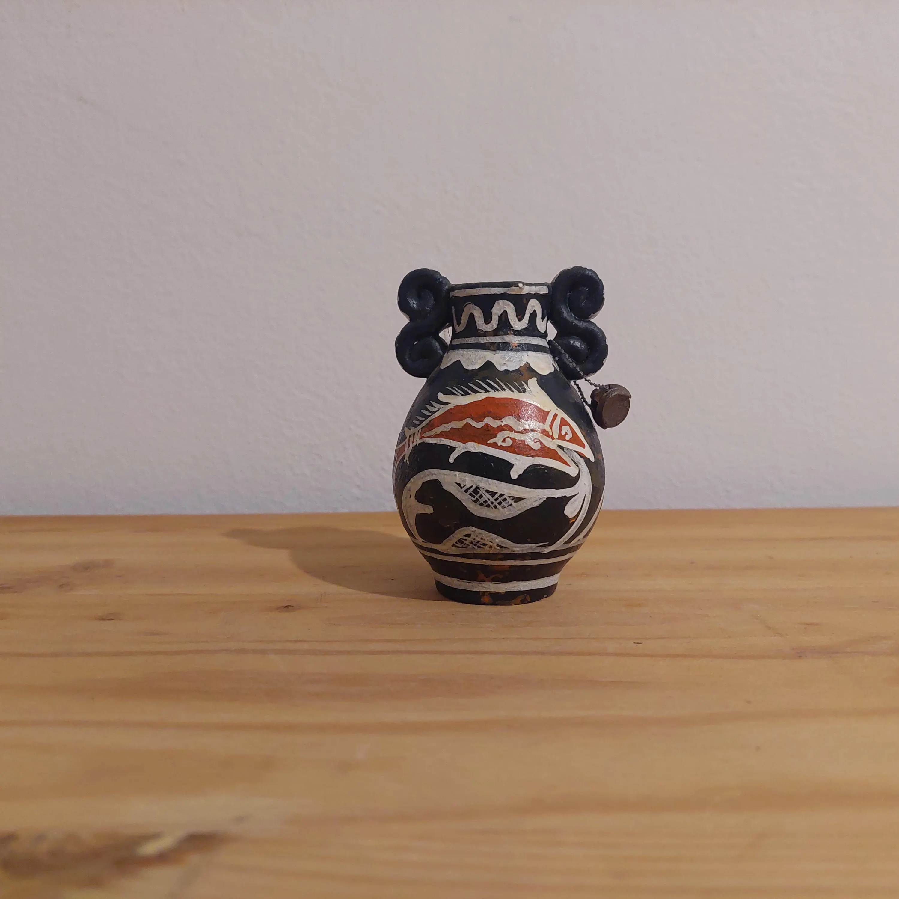 Hand-Painted Minoan Fish Vase: Aegean Ceramic Amphora — additional product image 5 from DadArt