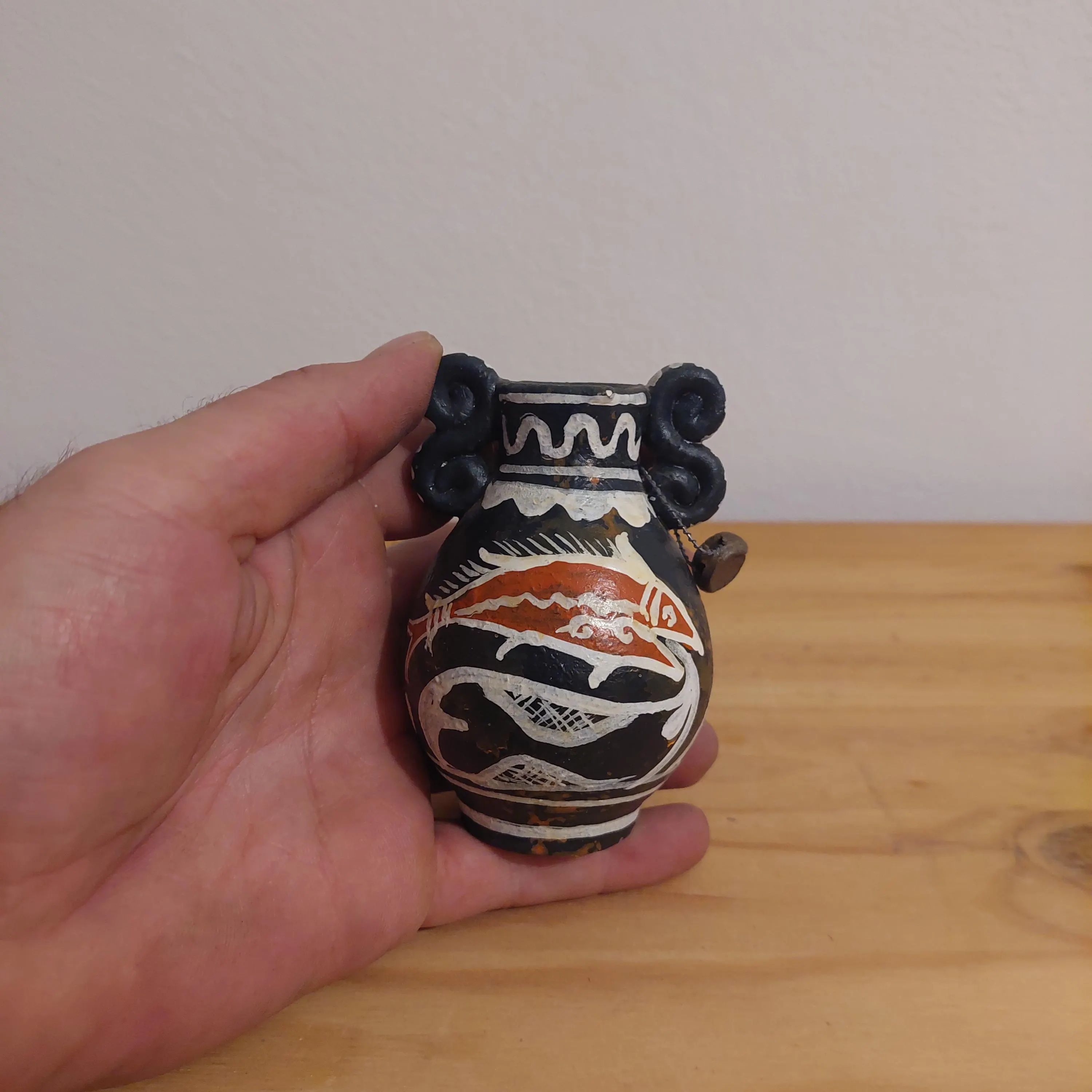 Hand-Painted Minoan Fish Vase: Aegean Ceramic Amphora — additional product image 7 from DadArt