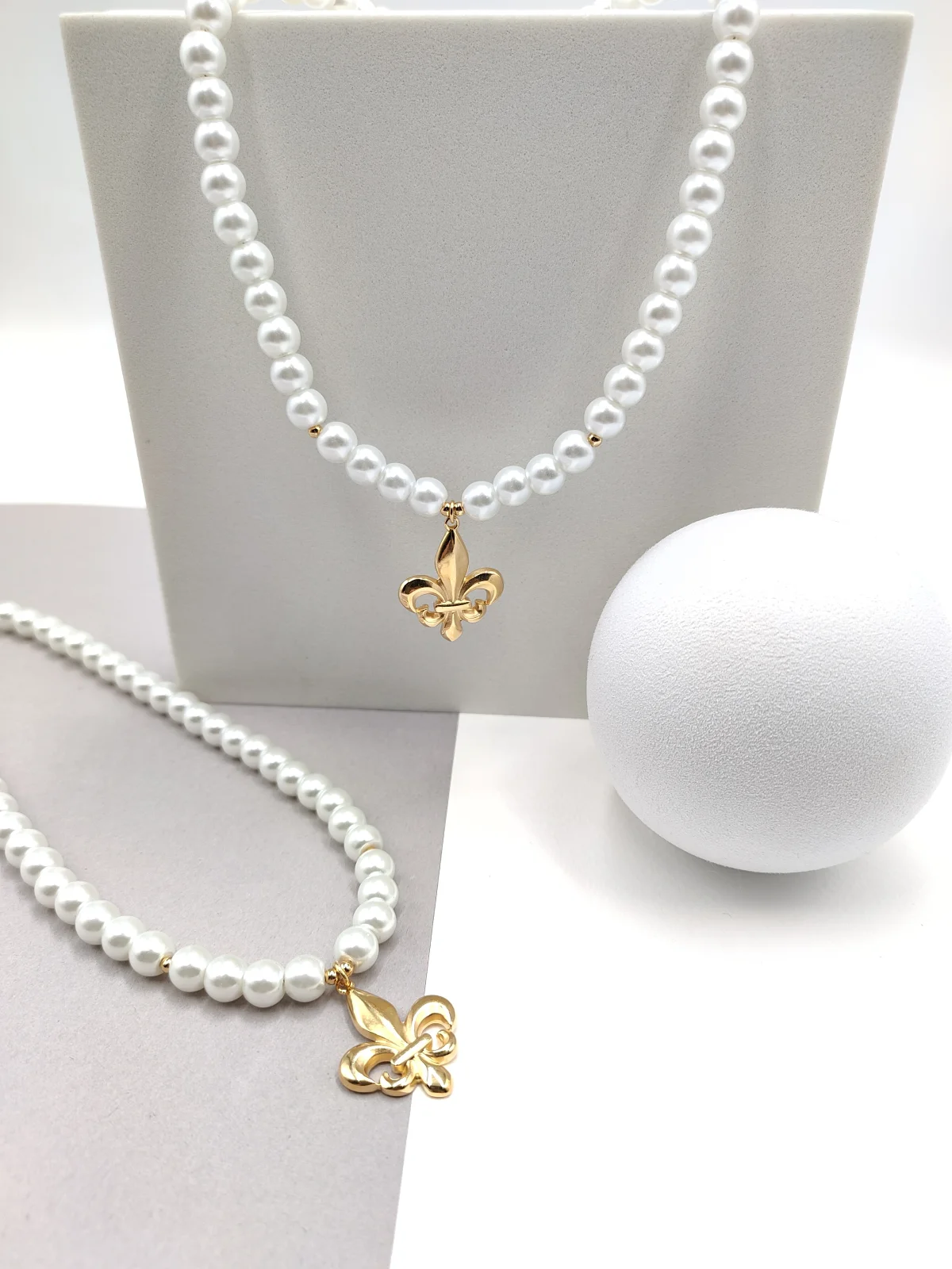 Necklace with Glass Pearls and Gold-Plated Motif by Magis Handmade Jewels – view 2