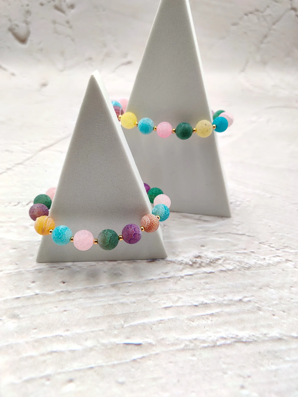 Bracelet with Agate Beads and Gold-Plated Details by Magis Handmade Jewels – view 3