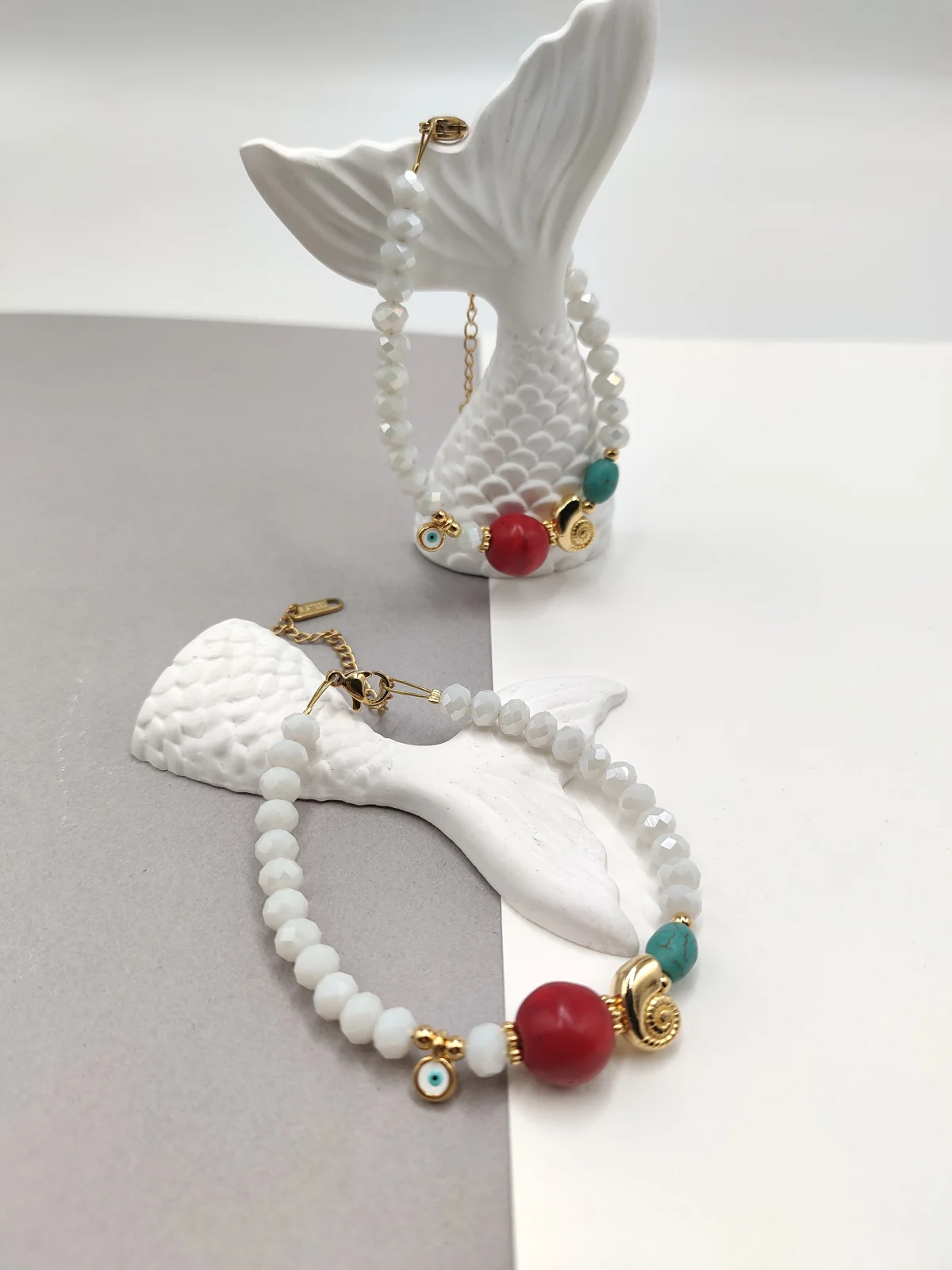 Bracelet with Crystals, Howlite and Gold-Plated Details by Magis Handmade Jewels – view 2