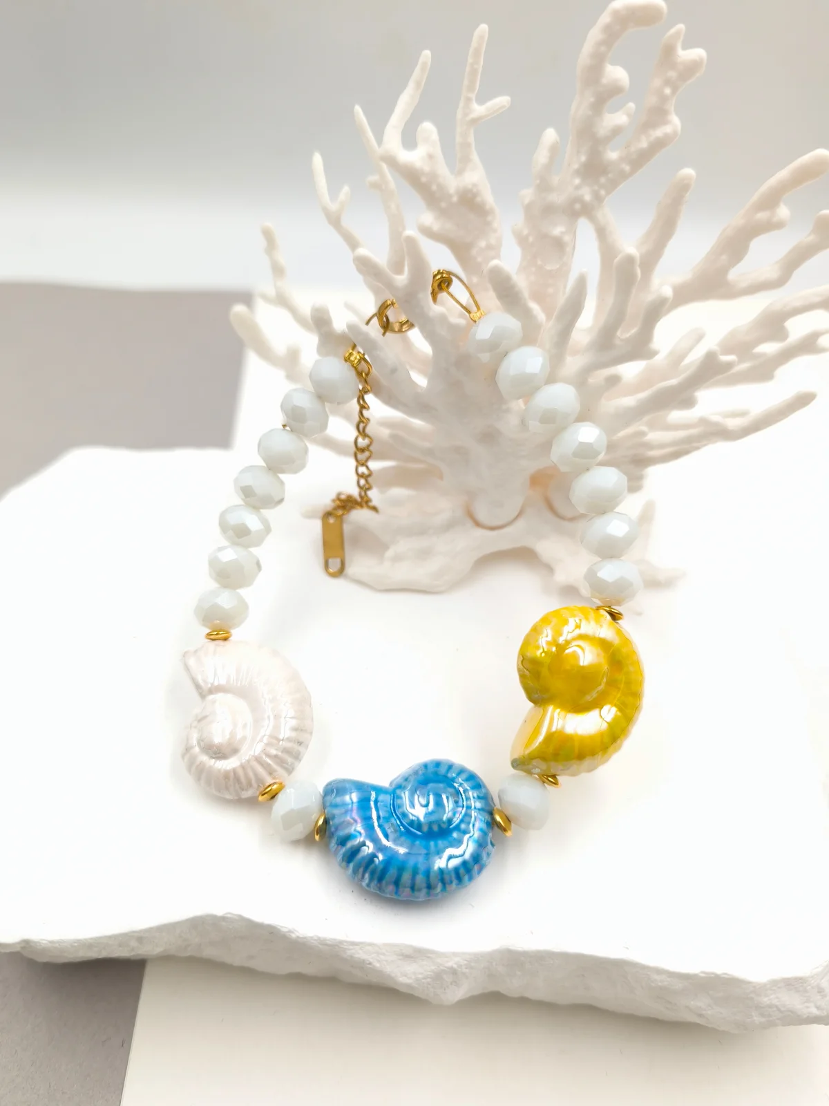 Bracelet with Ceramic Seashells and Crystals by Magis Handmade Jewels – view 2