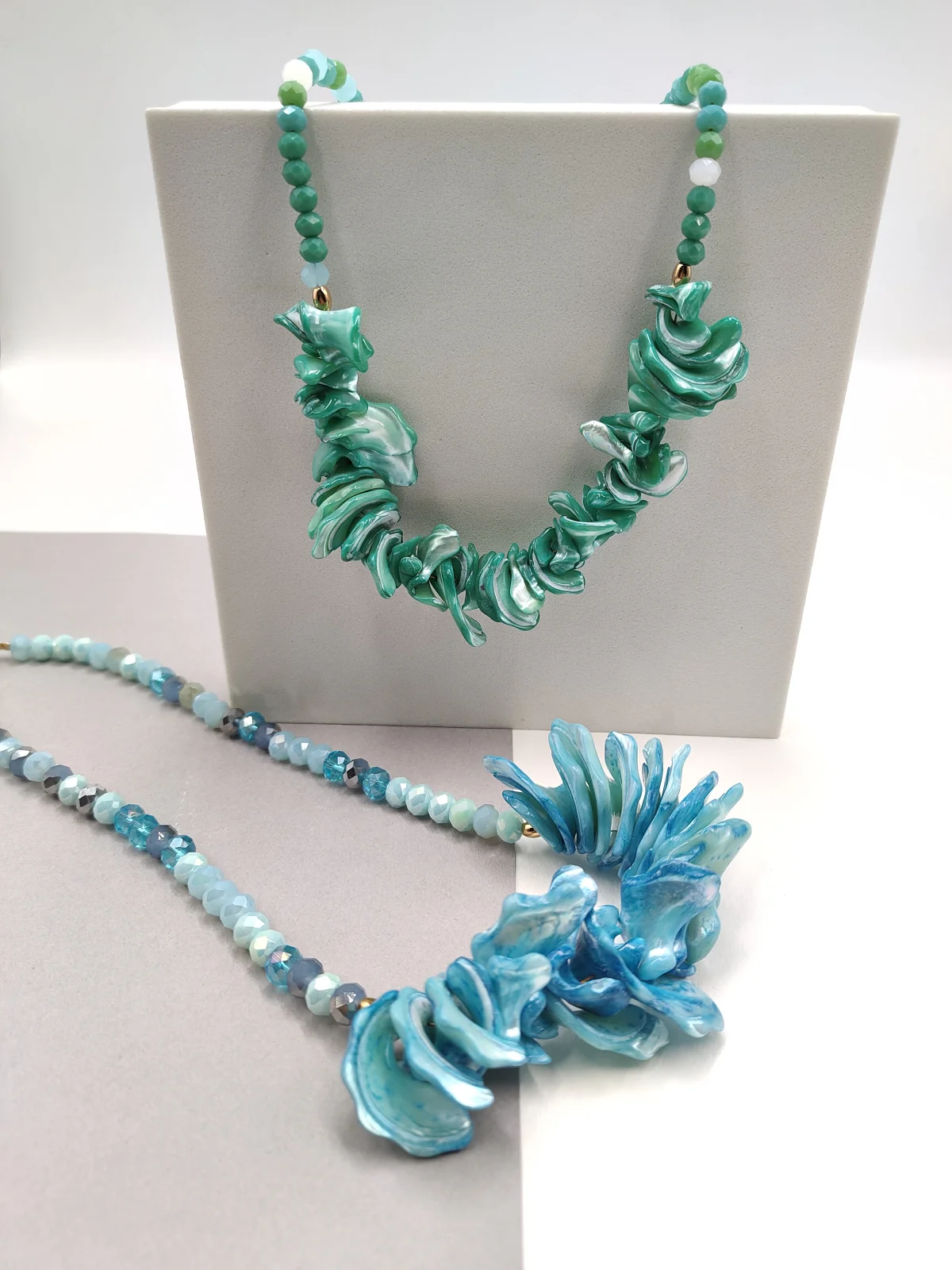 Necklace with Crystals and Mother-of-Pearl by Magis Handmade Jewels – view 5