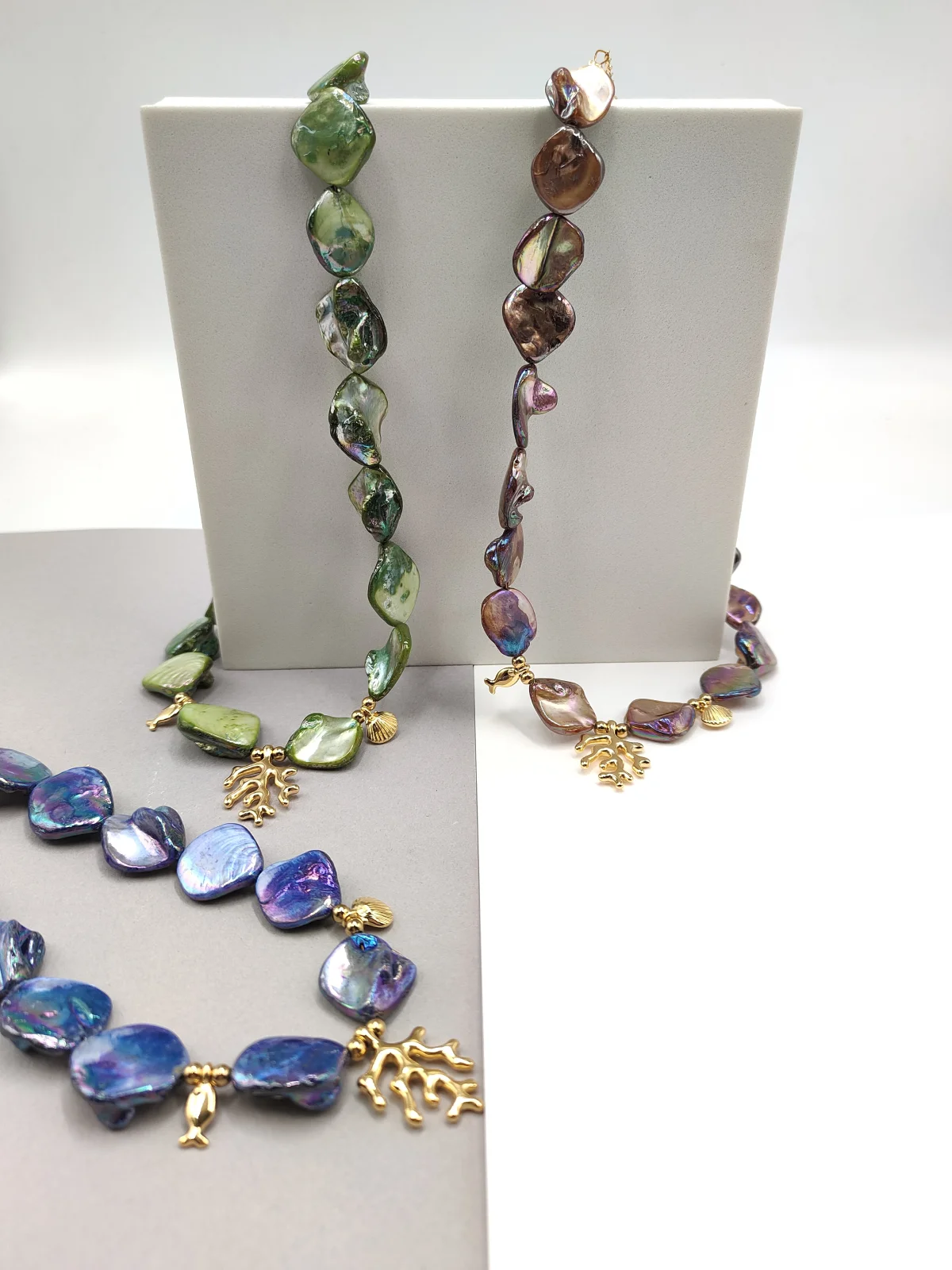 Necklace with Mother-of-Pearl and Gold-Plated Details #1052768