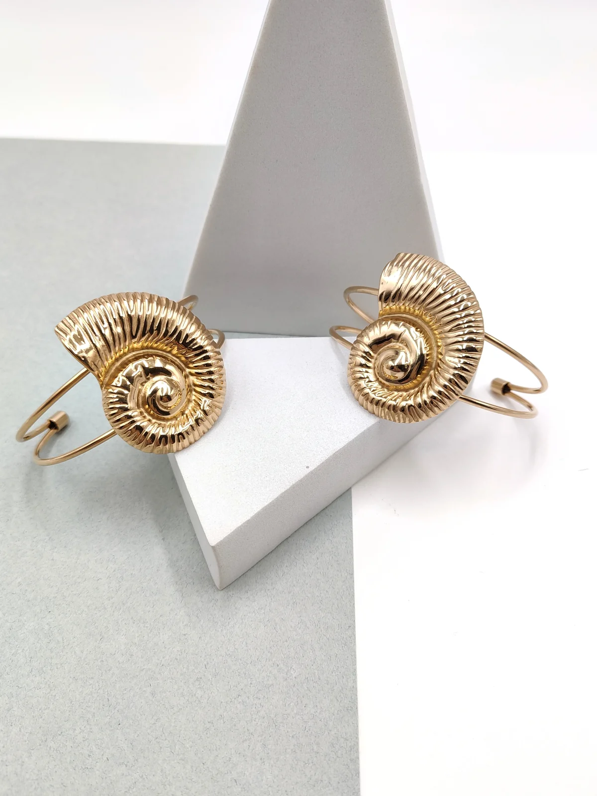Stainless Steel Bracelet with Embossed Seashell by Magis Handmade Jewels – view 3