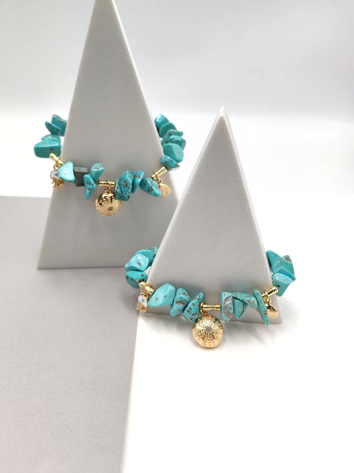 Bracelet with Howlite and Gold-Plated Details by Magis Handmade Jewels – view 3