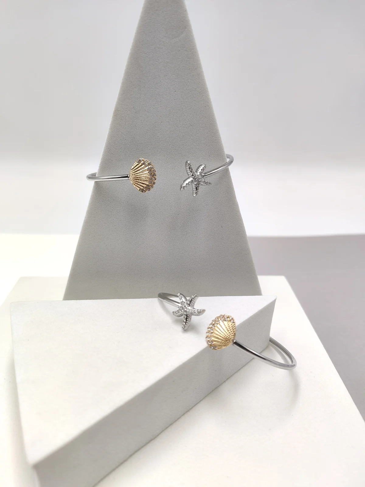 Stainless Steel Two-Tone Bracelet with Seashells and Zircon #762951