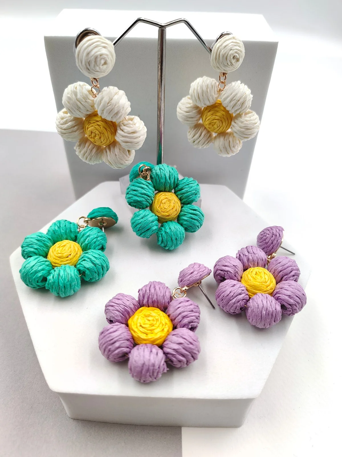 Earrings with Flowers and Raffia by Magis Handmade Jewels – view 2
