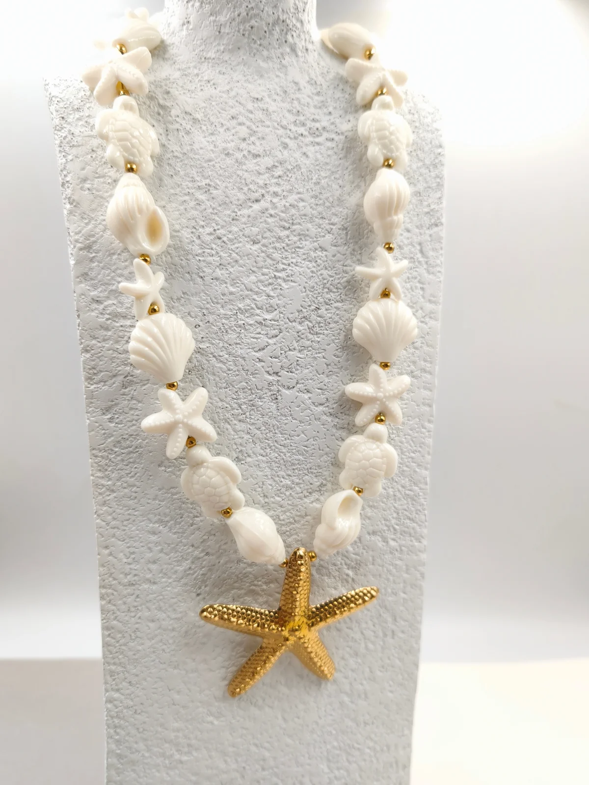 Necklace with Acrylic Details and Stainless Steel Starfish by Magis Handmade Jewels – view 2