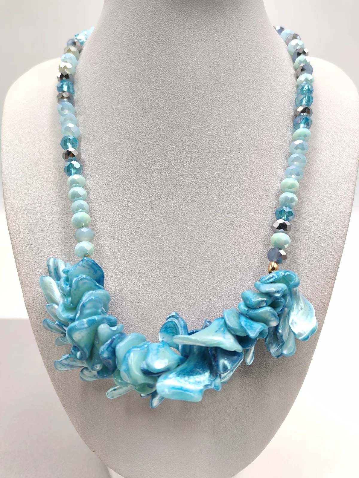 Necklace with Crystals and Mother-of-Pearl by Magis Handmade Jewels – view 3