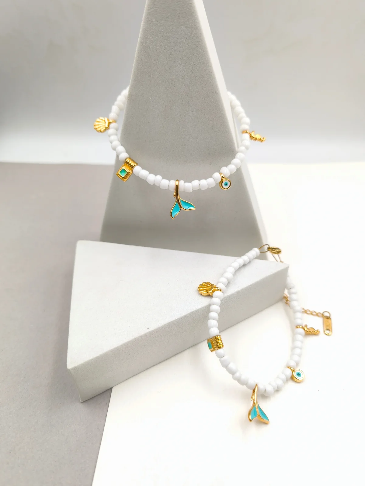 Bracelet with Glass Beads and Gold-Plated Details by Magis Handmade Jewels – view 2