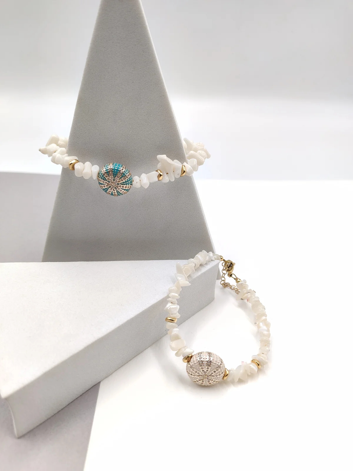 Bracelet with Mother-of-Pearl and Gold-Plated Sea Urchin by Magis Handmade Jewels – view 3