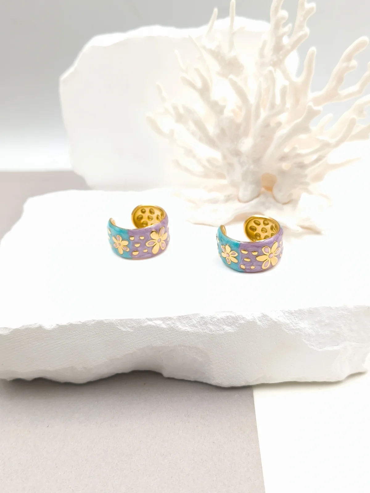Stainless Steel Ring with Enamel and Flowers by Magis Handmade Jewels – view 2
